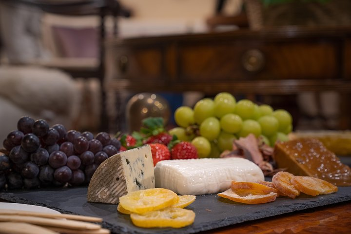 Delight in seasonal pairings of cherry blossom cheese and local delicacies all while savoring unique craft beers. Discover rich culinary traditions and enjoy a unique dining experience in Tokyo.