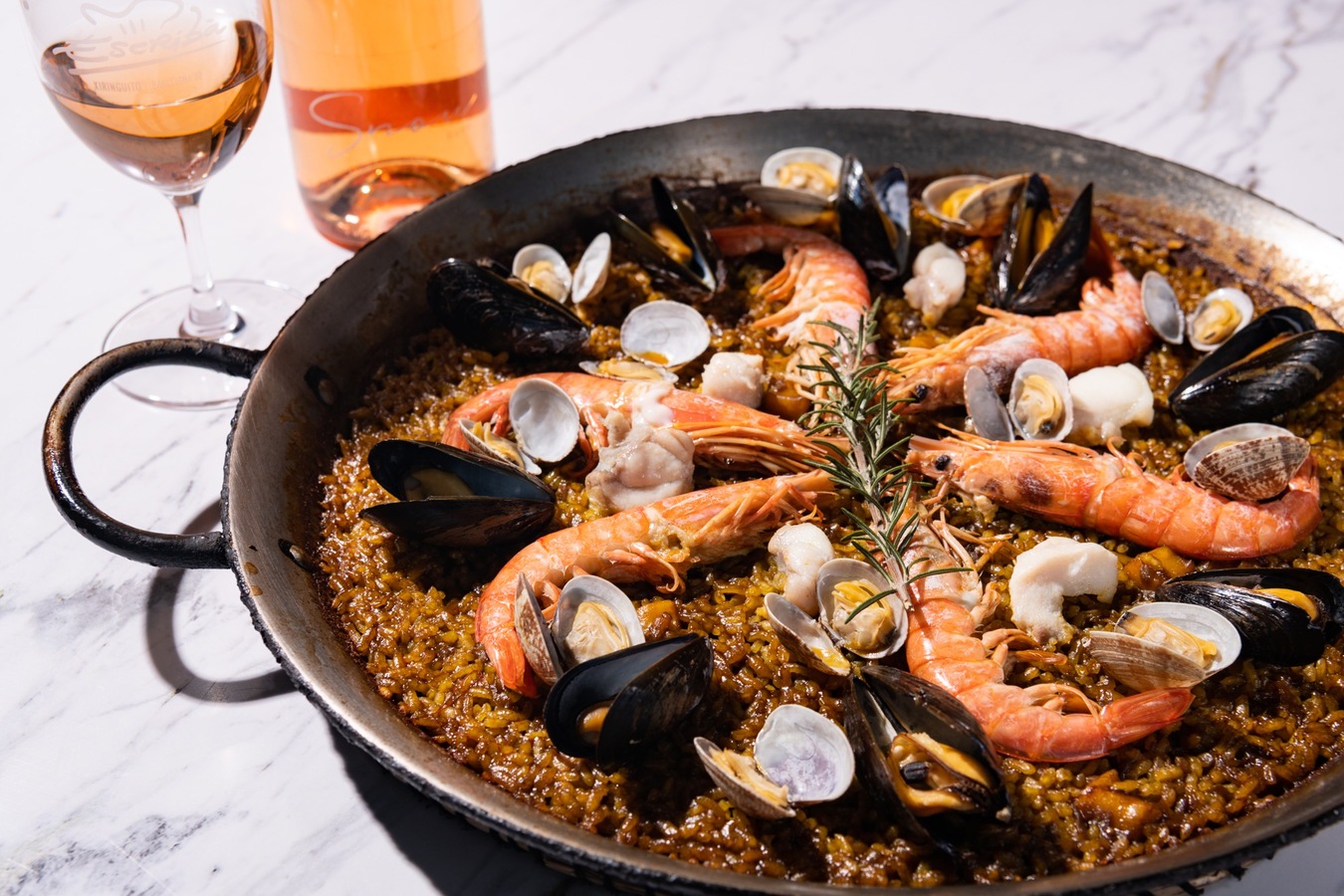 Savor the exquisite flavors of the “Escriva Paella” in Shibuya featuring succulent seafood and paired perfectly with fine wines and refreshing drinks all just steps from the station.