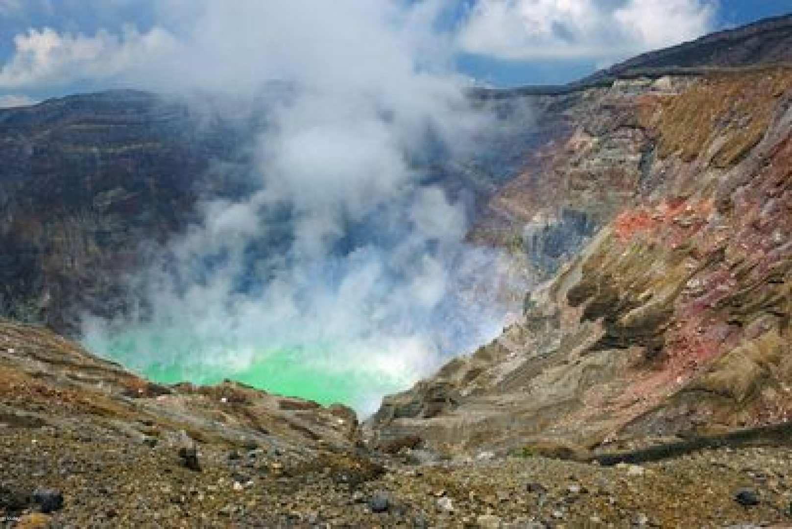 [Special Limited] Kyushu Day Tour｜Kamiishikomi Kumano Shrine & Mt. Aso/Kusasenri & Minamiaso Train & Shirakawa Spring Day Tour｜Chinese and English Tour Guide (Depart from Fukuoka) - Photo 1 of 5