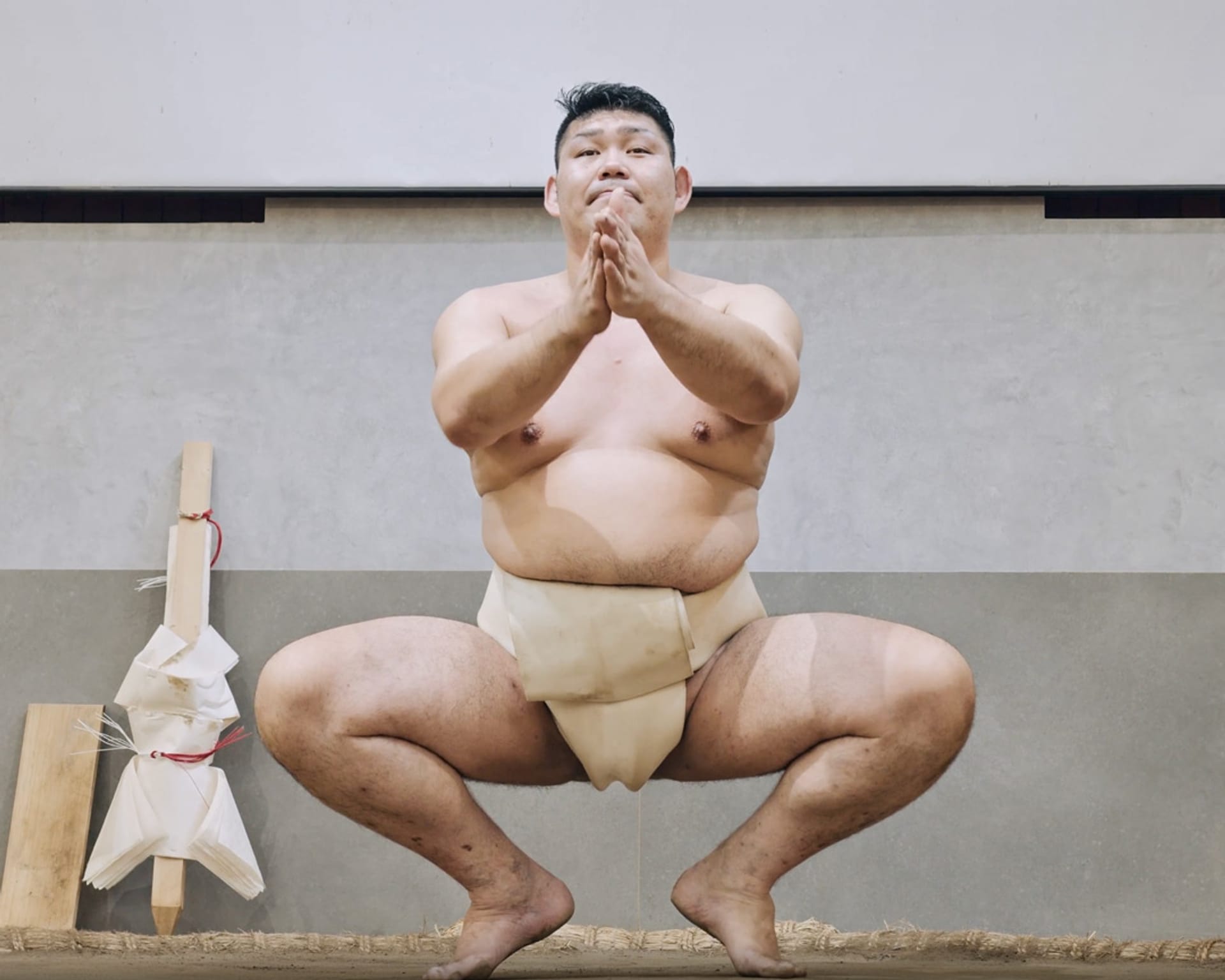 SUMO 公式アカウント03 鄭鐘基作 最高級 螺鈿衝立 虎と鶴 東京 の Sumo Challenge: Wrestle and Eat Like a Sumo | Pelago