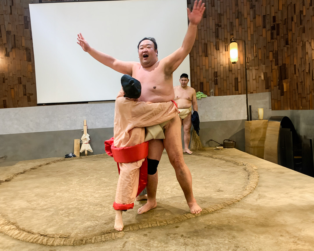 東京 の Sumo Challenge: Wrestle and Eat Like a Sumo | Pelago