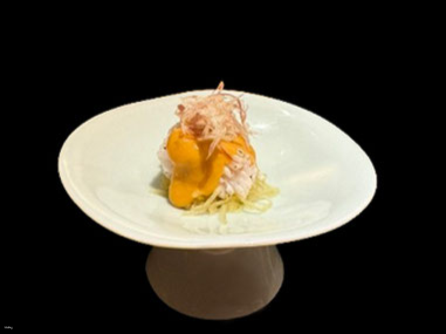 Experience the elegance of Japanese tempura at Temmabashi Fujikawa where seasonal ingredients shine on beautifully crafted dishes in a serene setting perfect for culinary exploration in Osaka.