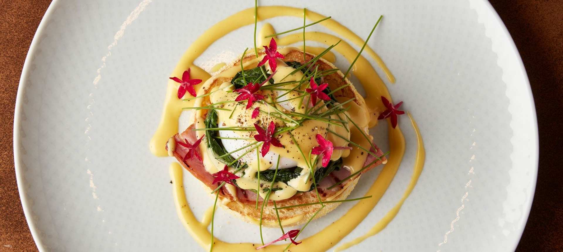 Experience culinary artistry at The Towers Restaurant where seasonal Japanese ingredients meet French techniques all while enjoying breathtaking views of Tokyo Tower from the 45th floor.