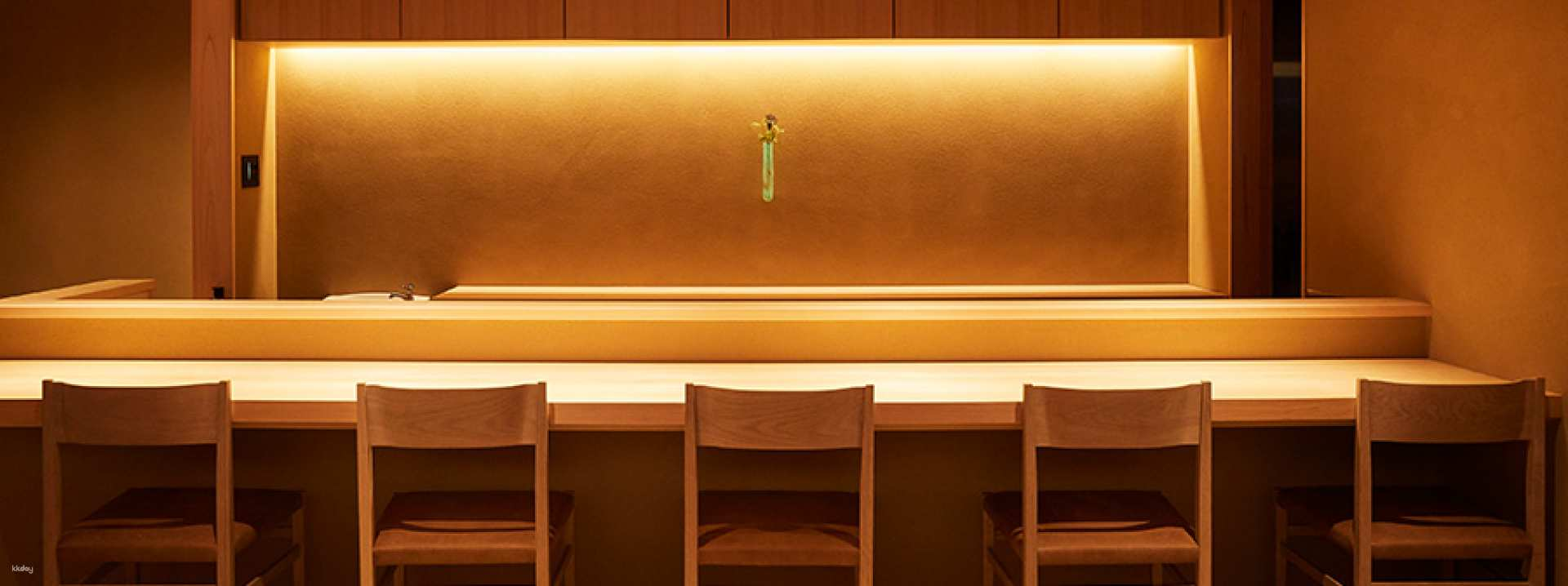 Experience artful dining at TOKIWA where seasonal ingredients meet exquisite presentation in a serene setting showcasing the skill of a Michelin-starred chef in the heart of Tokyo.