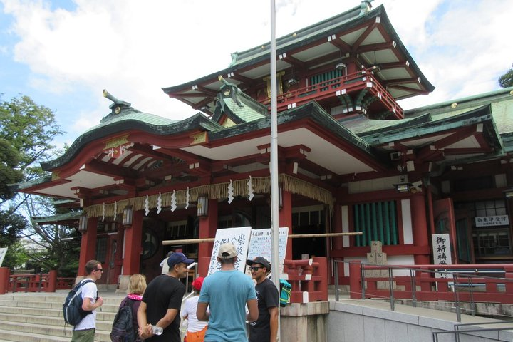 Small-Group Tokyo City Bike Tour: Skytree, Kiyosumi Garden and Sumo Stadium