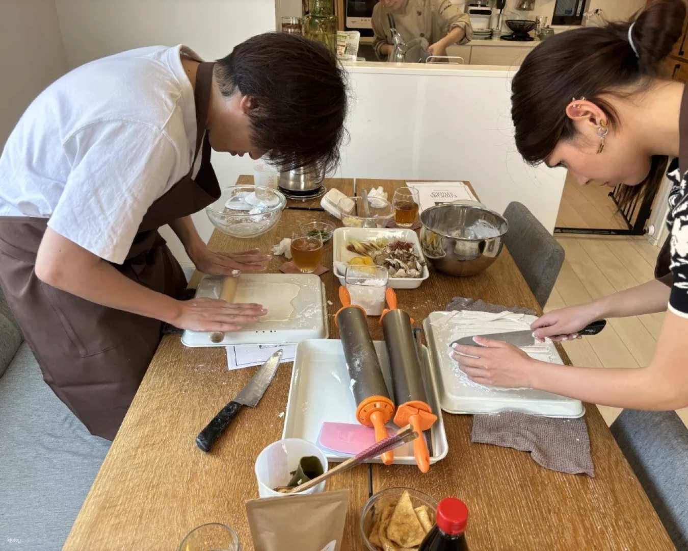 Craft gluten-free and vegan udon noodles while immersing in Japanese food culture guided by an expert and take home a unique recipe booklet as a memorable keepsake.