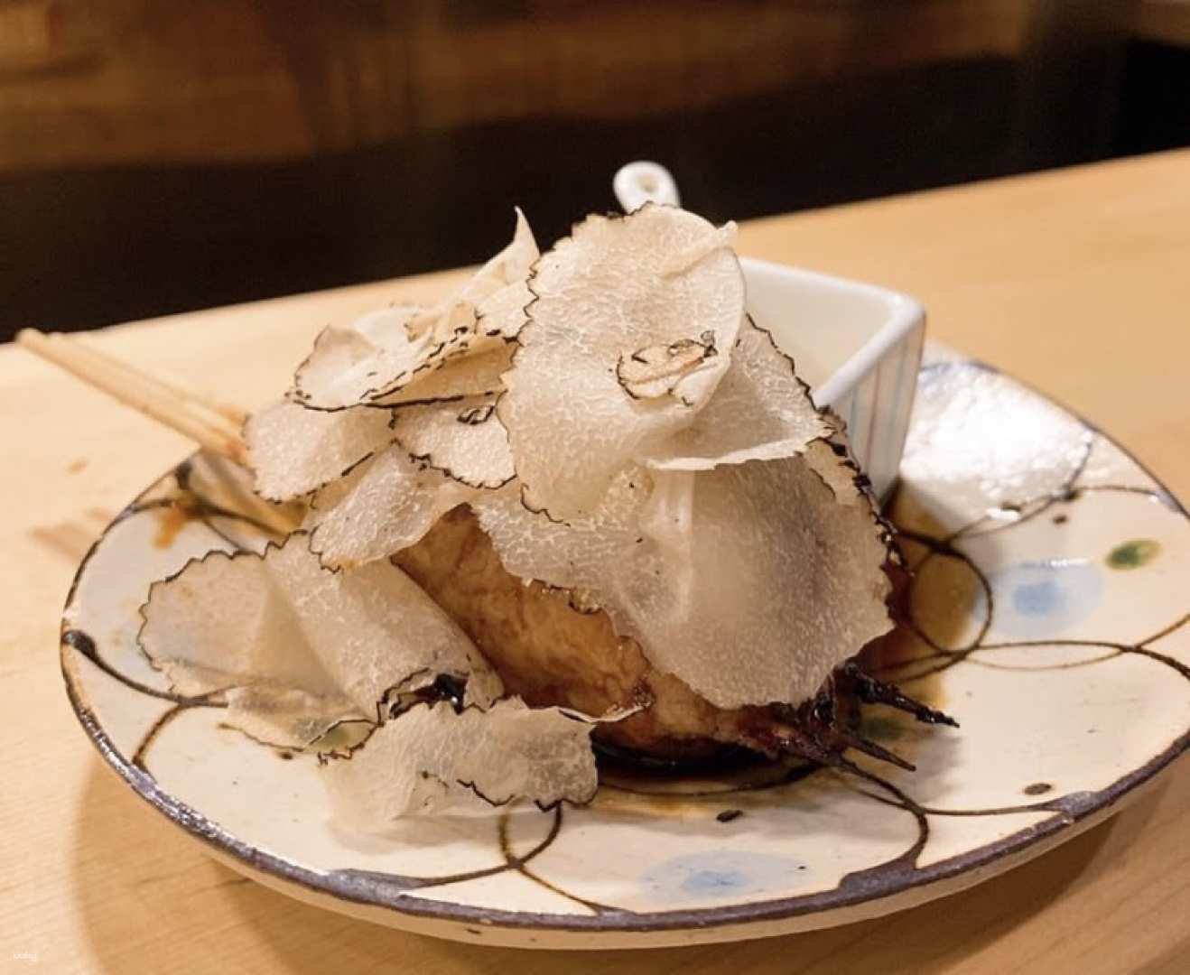 Indulge in a culinary journey where expertly grilled yakitori meets exquisite presentation just steps from Shimbashi Station. A feast for the senses awaits your discovery in Ginza.