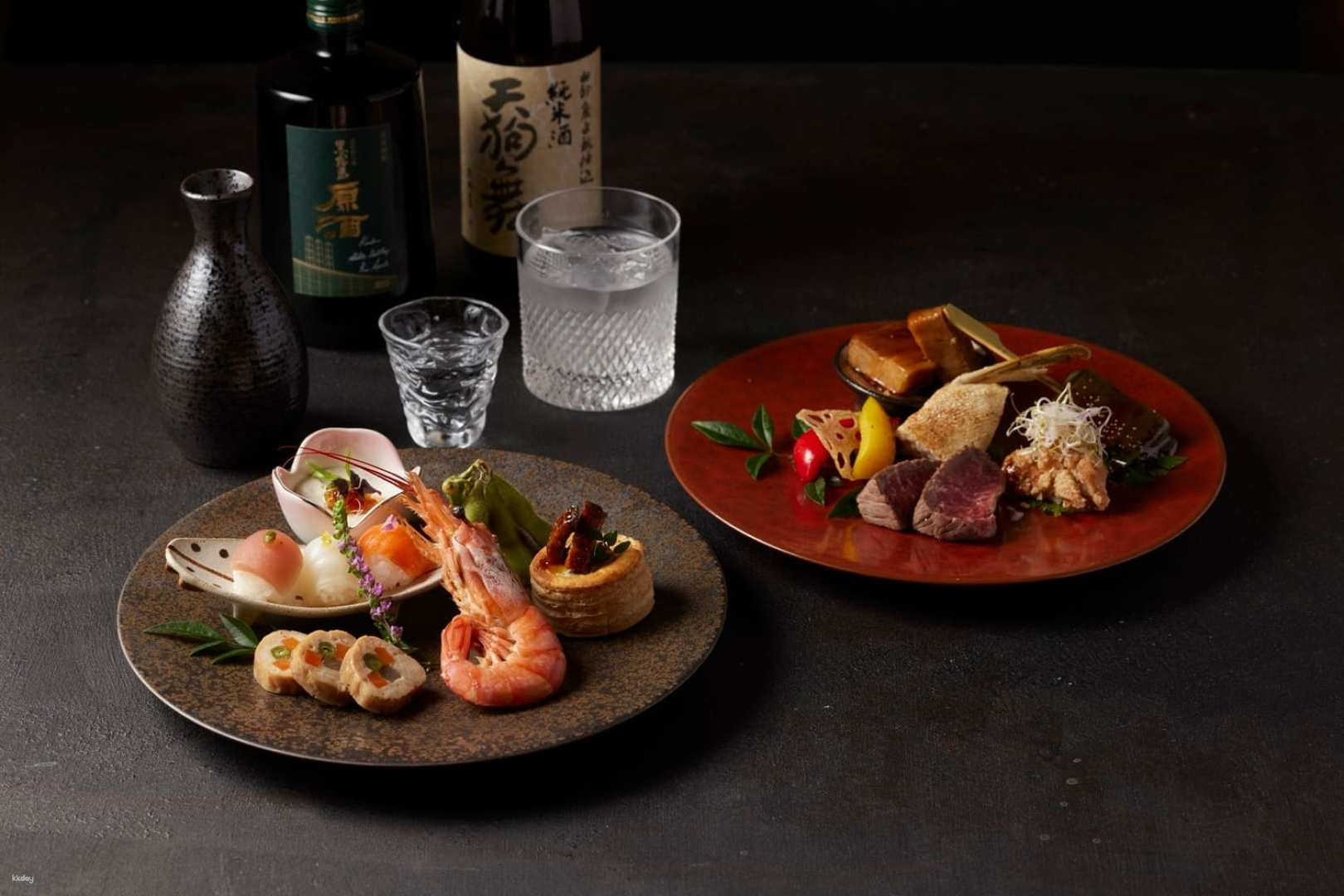 Savor exquisite dishes paired with fine drinks while enjoying live performances that celebrate Japanese culture and artistry. An unforgettable dining experience awaits at Grand Hammer in Tokyo.