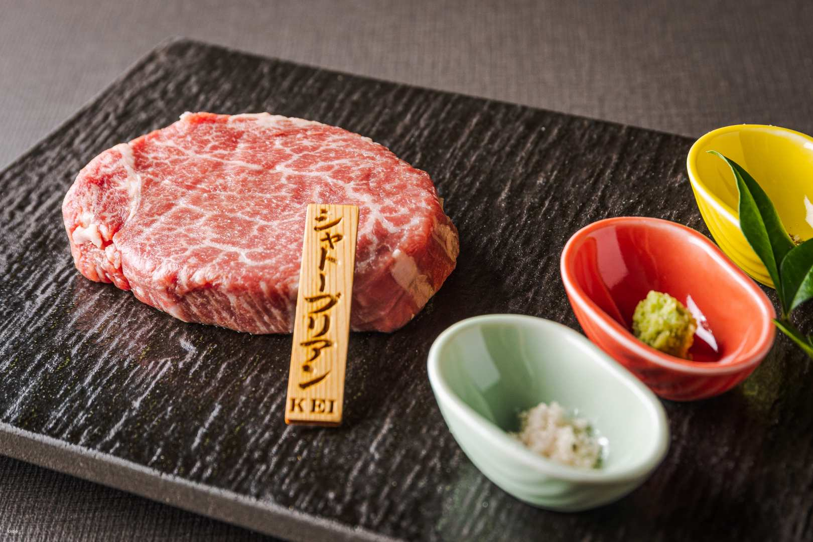 Indulge in the rich flavors of premium Wagyu expertly paired with high-quality vegetables. Experience a unique grilling journey in a serene wood-themed space just steps from Shinjuku Station.