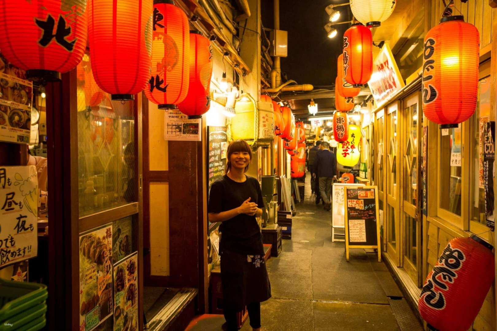 Winding through narrow lanes glowing lanterns brighten the path to hidden eateries inviting travelers to indulge in authentic Japanese flavors and local culinary secrets. A sensory delight awaits!