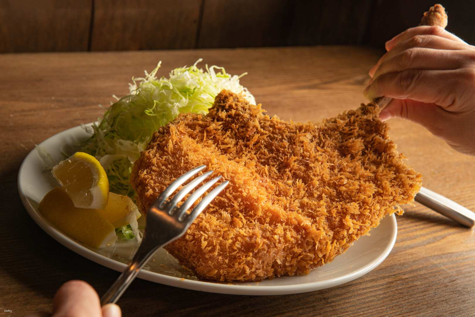 Savor the crunchy perfection of bone-in fried pork chop paired with crisp lettuce and zesty lemon. A delightful culinary experience awaits in Tokyo’s Fujiki Ningyocho.
