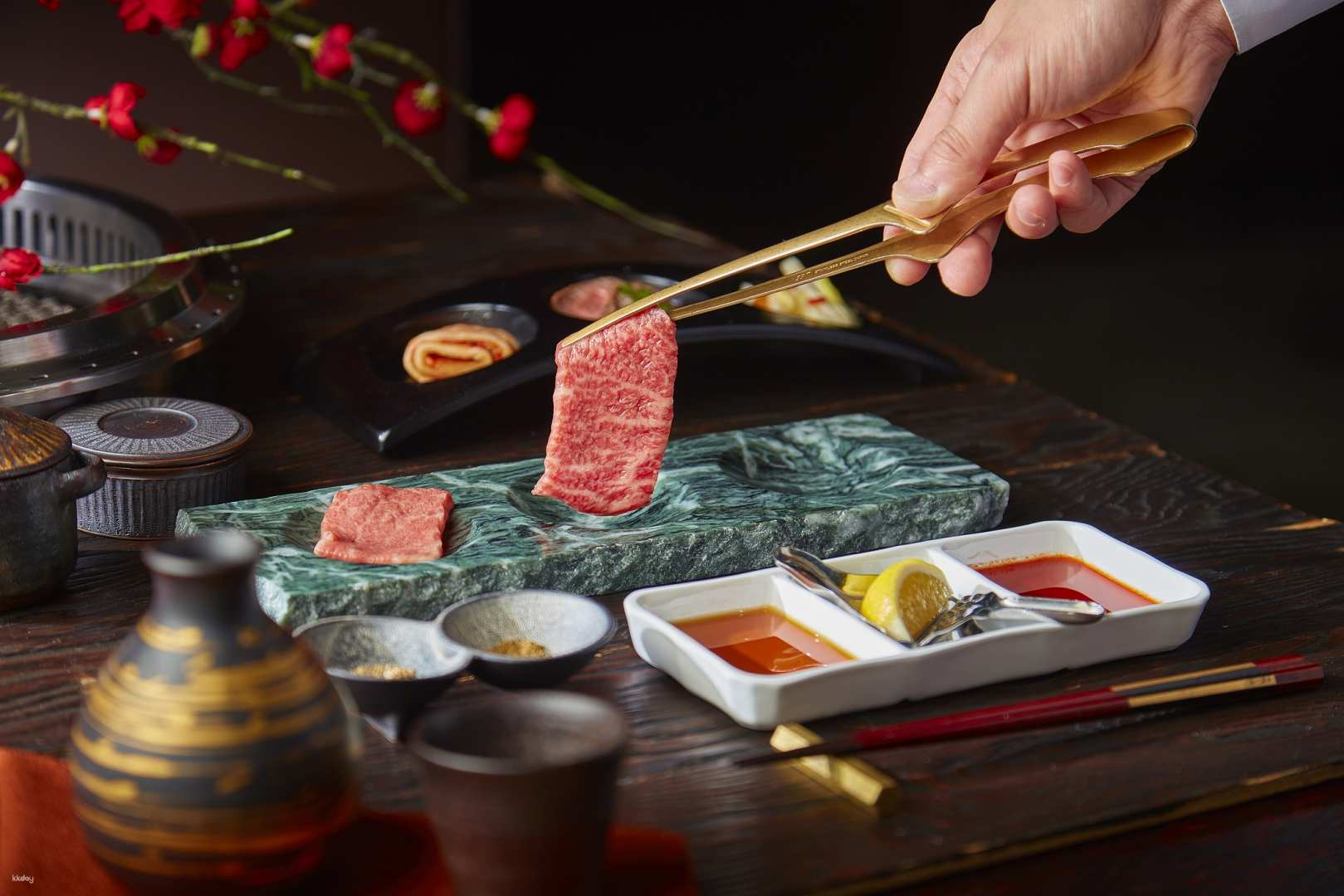 Savor the exquisite taste of A5 Wagyu at Heijoen where tradition meets culinary delight just steps from Tokyo’s iconic Ginza Asakusa and Haneda Airport. A delight for food lovers.