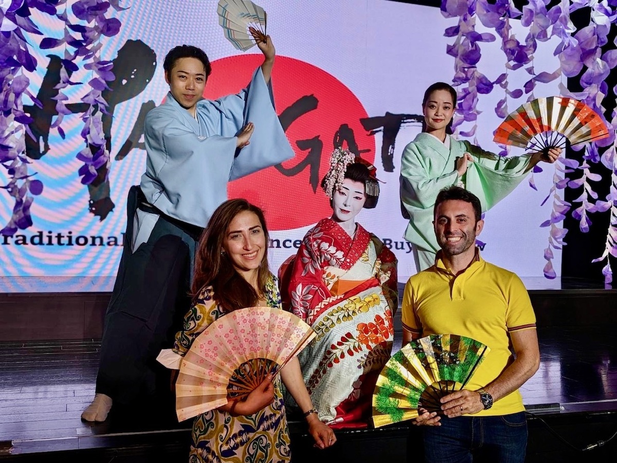 Traditional Japanese Dance Show Experiences【Kabukicho Theater】 - Photo 1 of 7