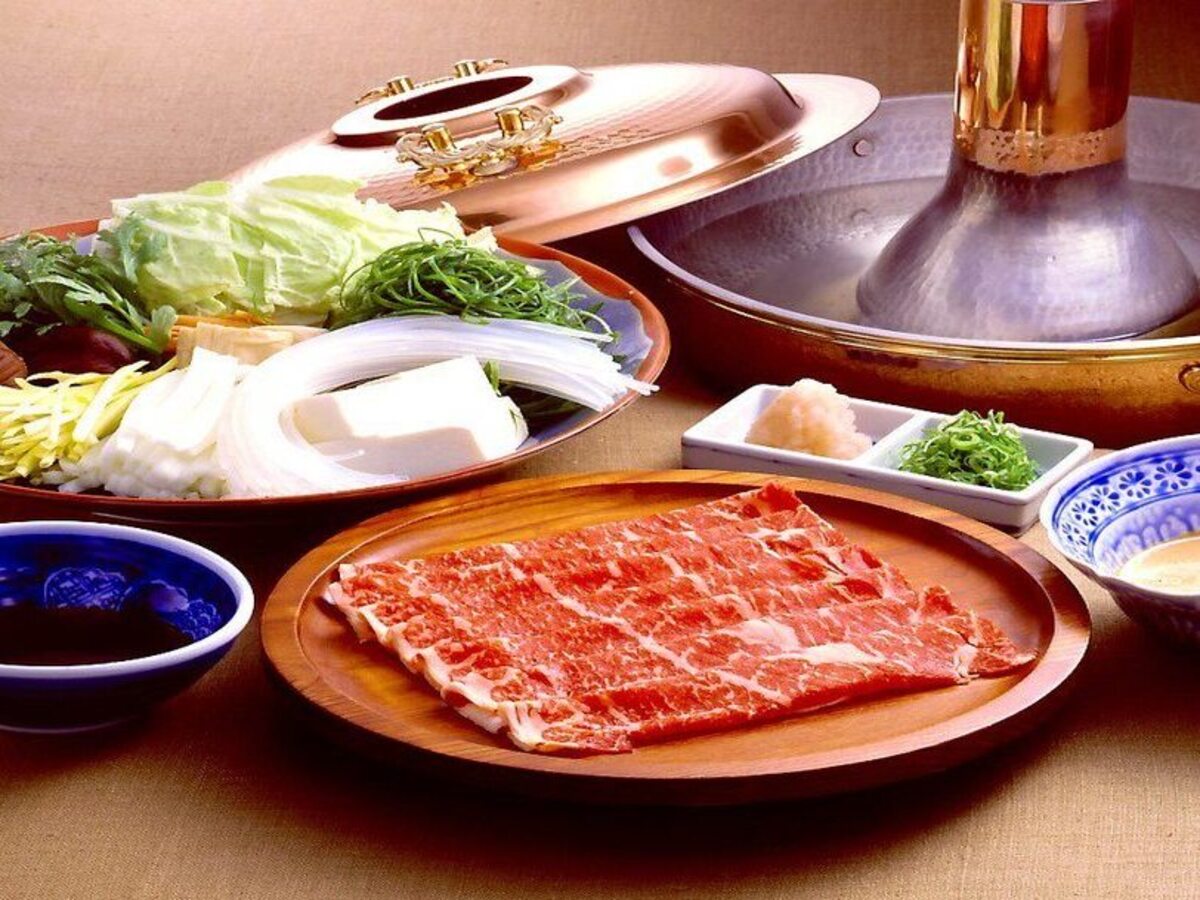 Savor the essence of traditional Kaiseki cuisine at Kioi Nadaman where seasonal garden views enhance an exquisite dining experience amidst the tranquility of Tokyo’s lush surroundings.