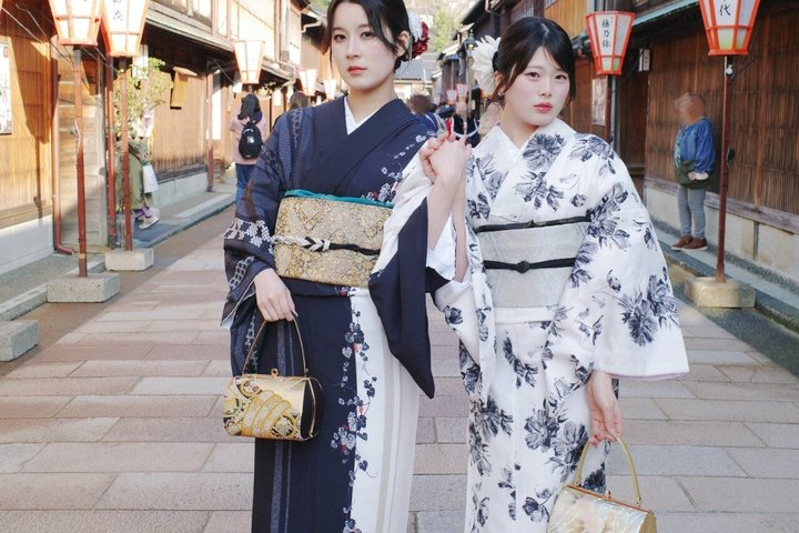 Kanazawa: Family-Friendly Kimono & Yukata Experience at WARGO - Photo 1 of 25