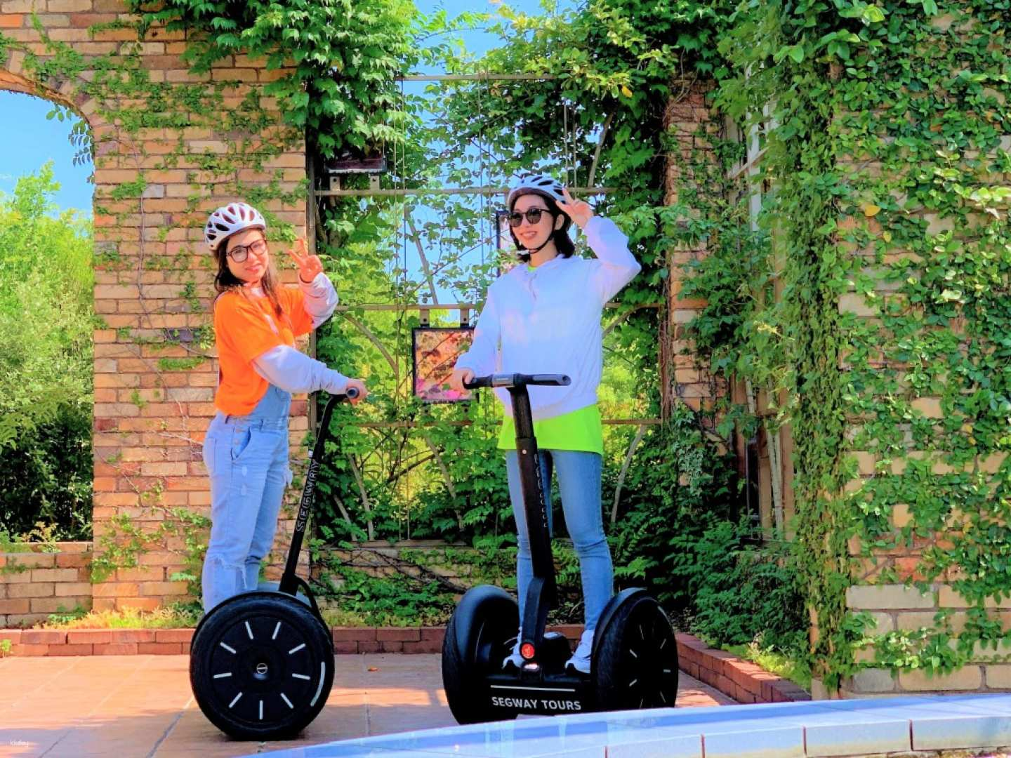 Feel the sea breeze while gliding through scenic paths exploring nature and learning about Fukuoka's rich history on an unforgettable Segway adventure. Perfect for outdoor enthusiasts!