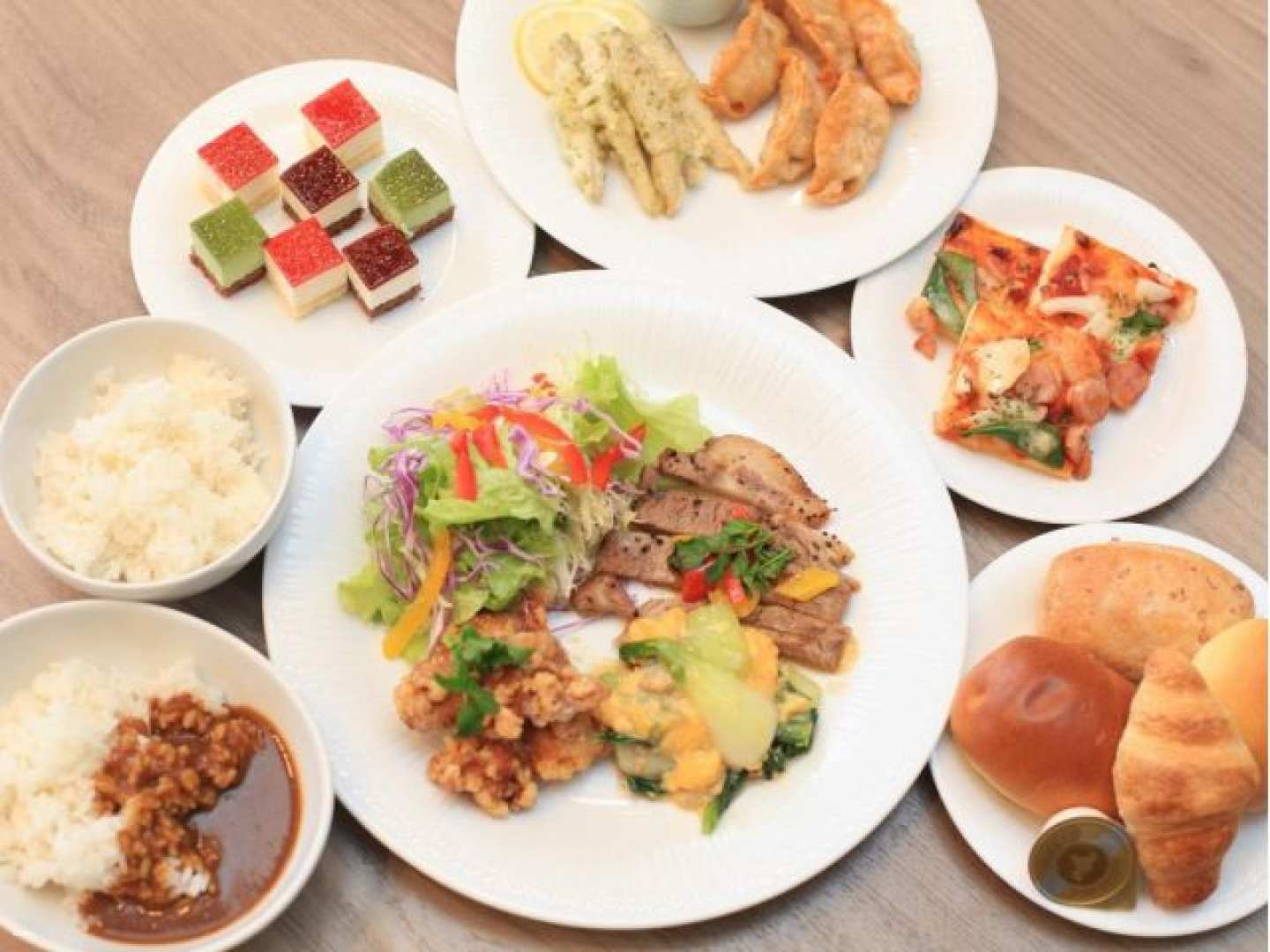 Urban Hotel Kyoto Shijo Premium [Daily Lunch Buffet] We offer a daily buffet of Japanese, Western and Chinese dishes prepared with the chef's special care. It's only a 10-minute walk from Shijo Station, so you can easily access tourist attractions. - Photo 1 of 10