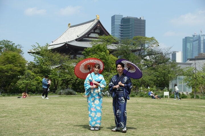 Experience the charm of Tokyo while dressed in a colorful yukata surrounded by the serene beauty of Shiba Park the historic Zojoji Temple and the iconic Tokyo Tower.