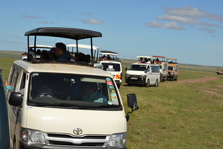Getting up close to Kenya’s wildlife. Experience the thrill of a game drive at Nairobi National Park, just minutes from the city.