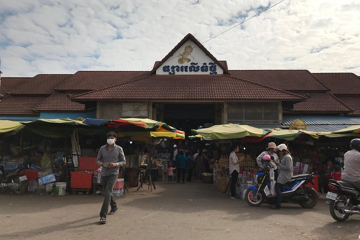 Siem Reap Phsar Leu Thom Thmey Local Market Tour - Photo 1 of 9