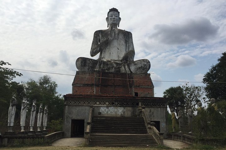 Buddha at Ek Phnom temple 
