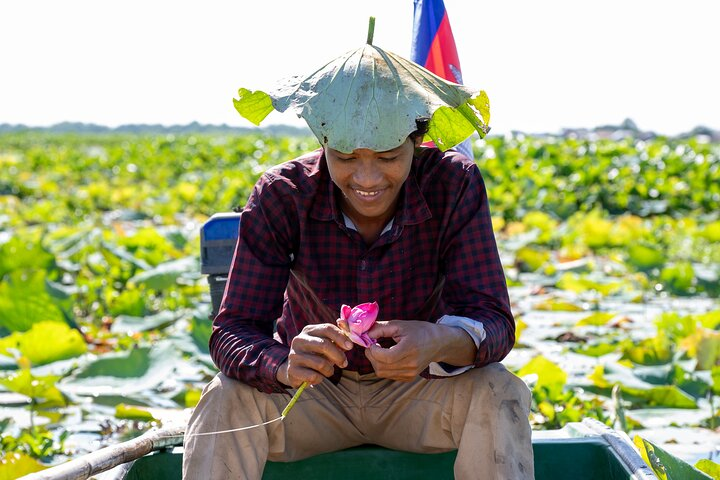 Siem Reap: Lotus Silk Farm - Tour, Lake & Artisan immersion - Photo 1 of 25