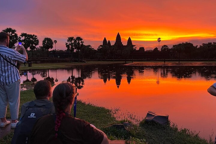 Angkor Wat Sunrise Bike Tour with Lunch Included - Photo 1 of 12