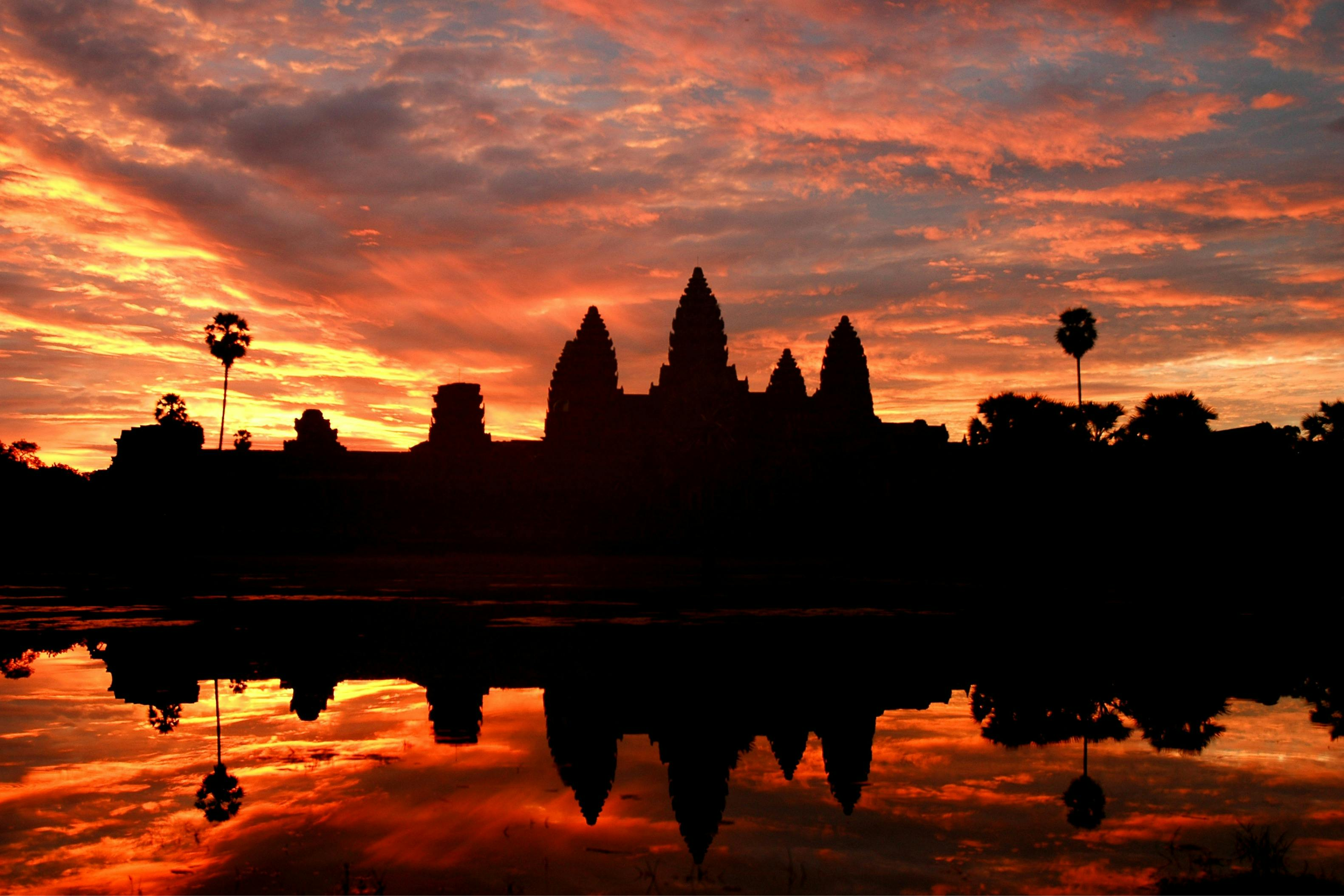 Angkor Wat: Sunrise Guided Tour - Photo 1 of 8
