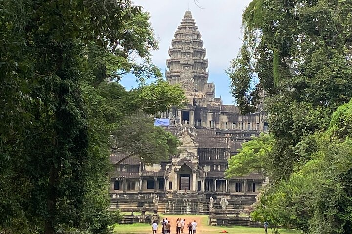 Private Angkor Wat & Ta Prohm Half-Day Guided Tour - Photo 1 of 4