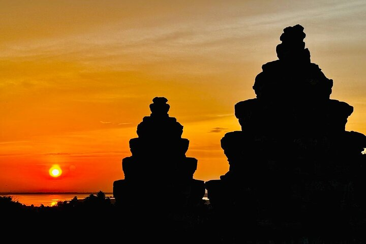 Sunset Phnom Bakheng views
www.marvelangkortours.com