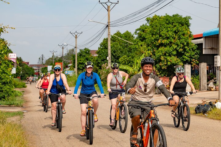 Silk Island Cycling Adventure & lunch with locals - Photo 1 of 18