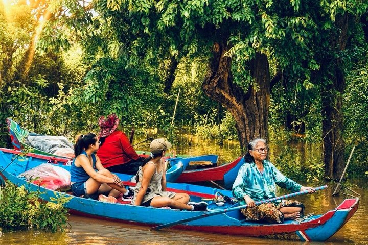 Luxury Private Floating Village Tour & Professional Photography - Photo 1 of 21