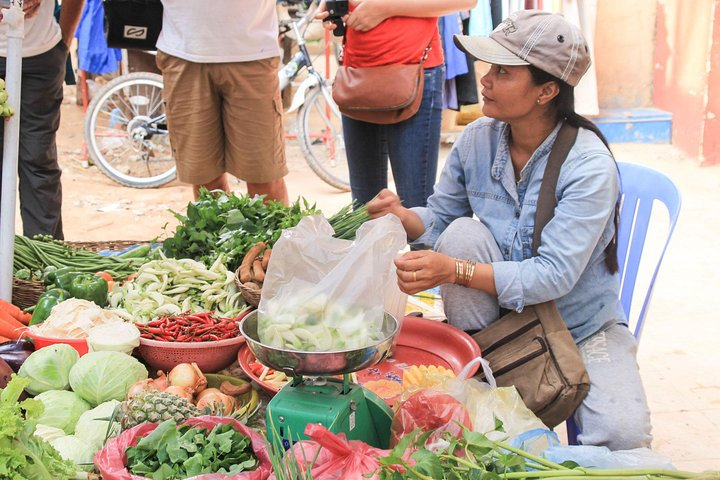 Experience a Cambodian Market
