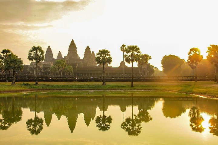 Angkor wat sunrise tour
