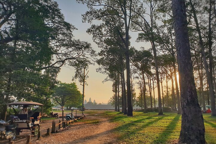 Private Angkor Sunrise & Major Temples Tour by English Speaking SUV Car Driver - Photo 1 of 19