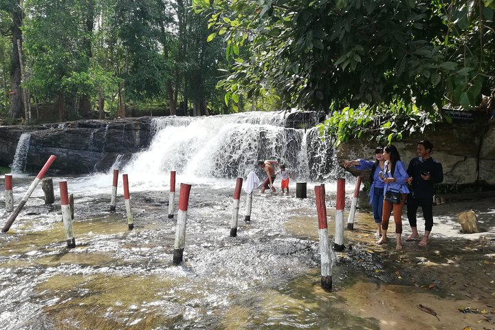 Prrivate Guided Tour To Bantey Srei Temple And Phnom Kulen Paradise Waterfall - Photo 1 of 2