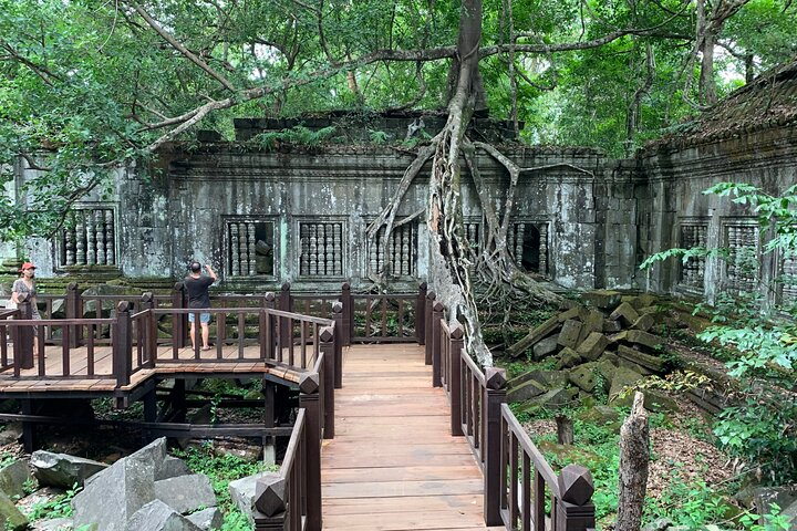 Explore the stunning ruins of Beng Mealea temple where ancient architecture harmonizes with nature creating a serene backdrop for unforgettable travel memories between Siem Reap city and the airport.