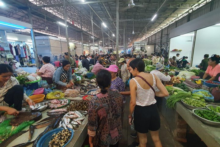 Discover the lively energy of Siem Reap’s local markets where fresh produce and vibrant interactions showcase the true essence of Cambodian culture and daily life. Experience it all with a local guide.