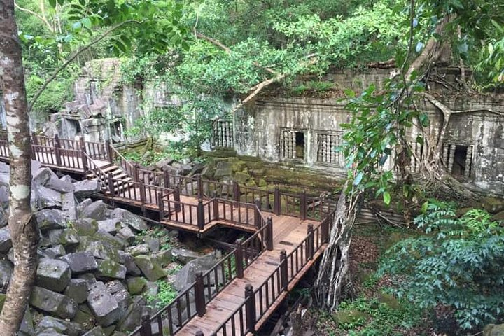 Beng Mealea temple was built in 12 century, it was abandoned and then has took over by jungle. Since they found it in 1880s, it had never restored till today, it's temple forest! 