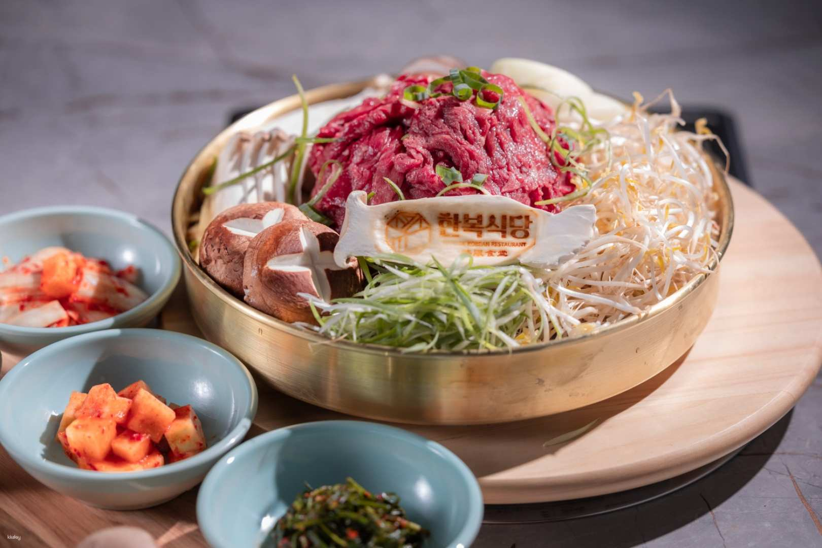 Seoul] KINGS Enjoyed BULGOGI | Hanbok Korean Restaurant Meal Ticket in  Seoul | Pelago, image size:1620x1080