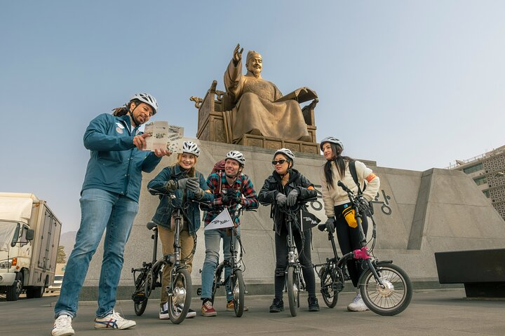 Seoul E-bike Tour in Seoul Pelago