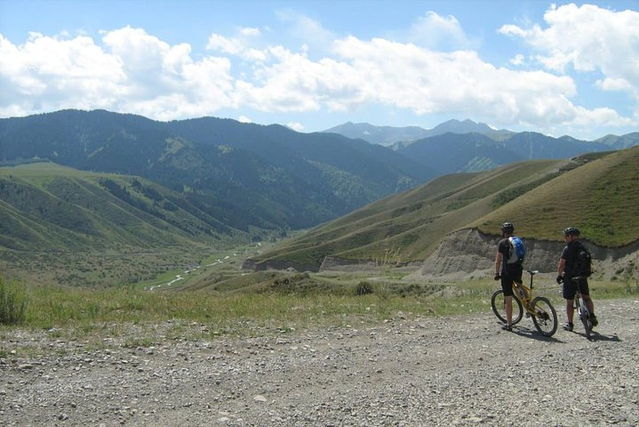 3 day Сусling in Almaty, Bartogai, Kolsay and Kayindy lakes - Photo 1 of 4