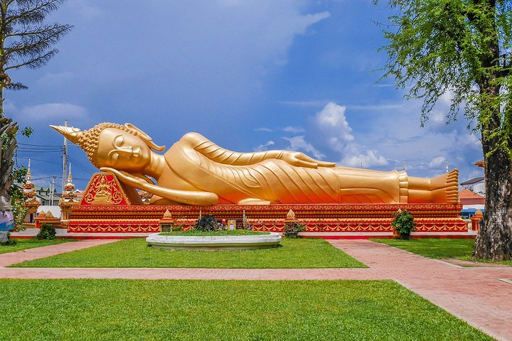 Reclining Buddha at Wat Pha That Luang