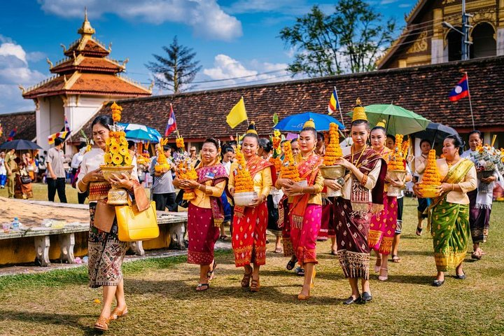 Laos pagoda_BCfamilyTour.com