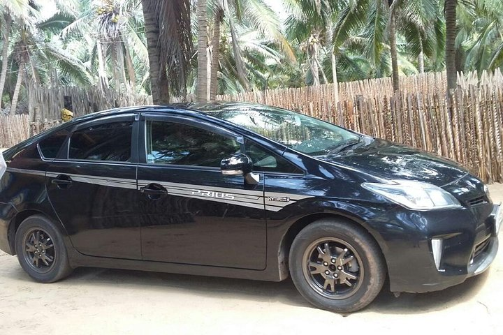 Chauffer Driven Standard Car in Colombo | Pelago