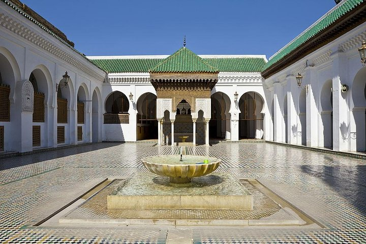 Oldest University in the World : Karaouine university / mosque