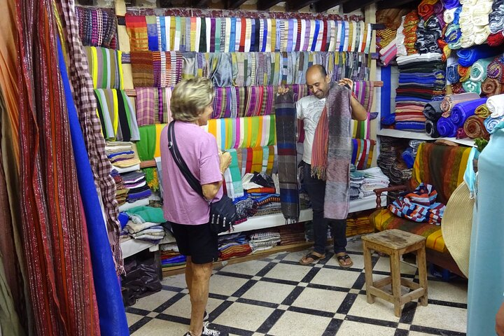 Shopping experience in Marrakech souks - Photo 1 of 6