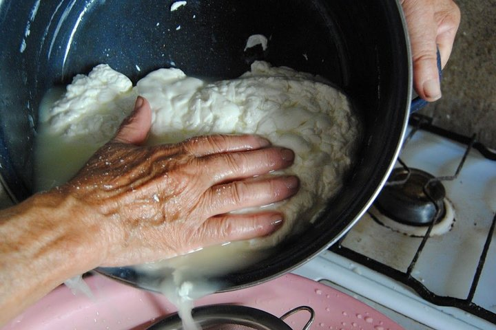 Moroccan Cheese and Bread Making workshop - Photo 1 of 5