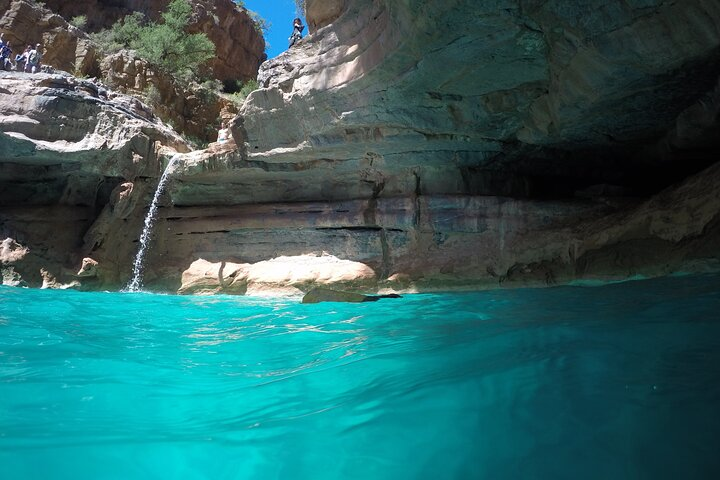 Paradise Valley: 4 Day Tour with surfing and canyoning - Photo 1 of 2