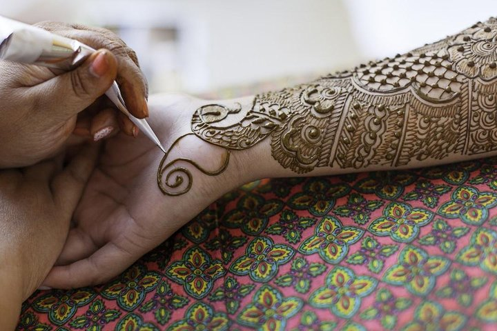 Traditional HENNA ART TATTOO with a local Amazigh henna artist - Photo 1 of 5